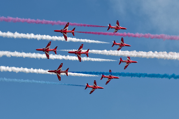 Red Arrows 5-4 cross