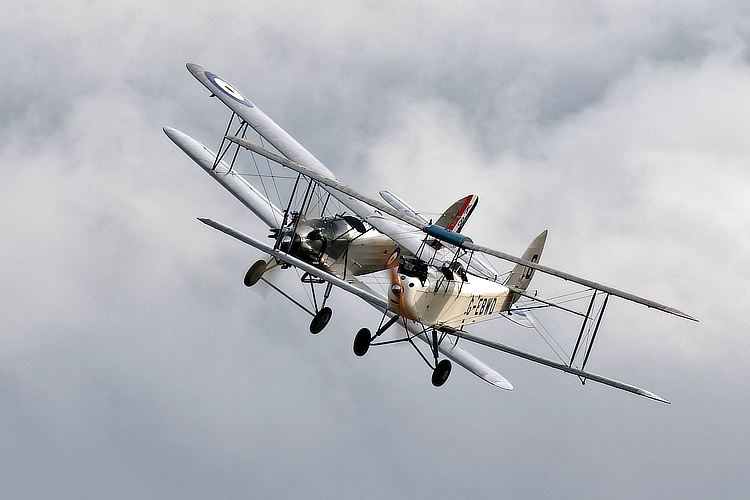 Tomtit and de Havilland DH60 Moth racing in 2023